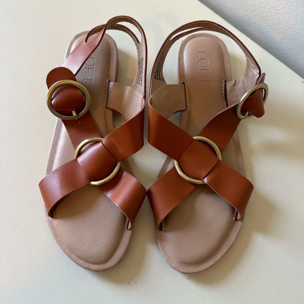 Loft Criss Cross Tan Buckle Sandal. Size 8.